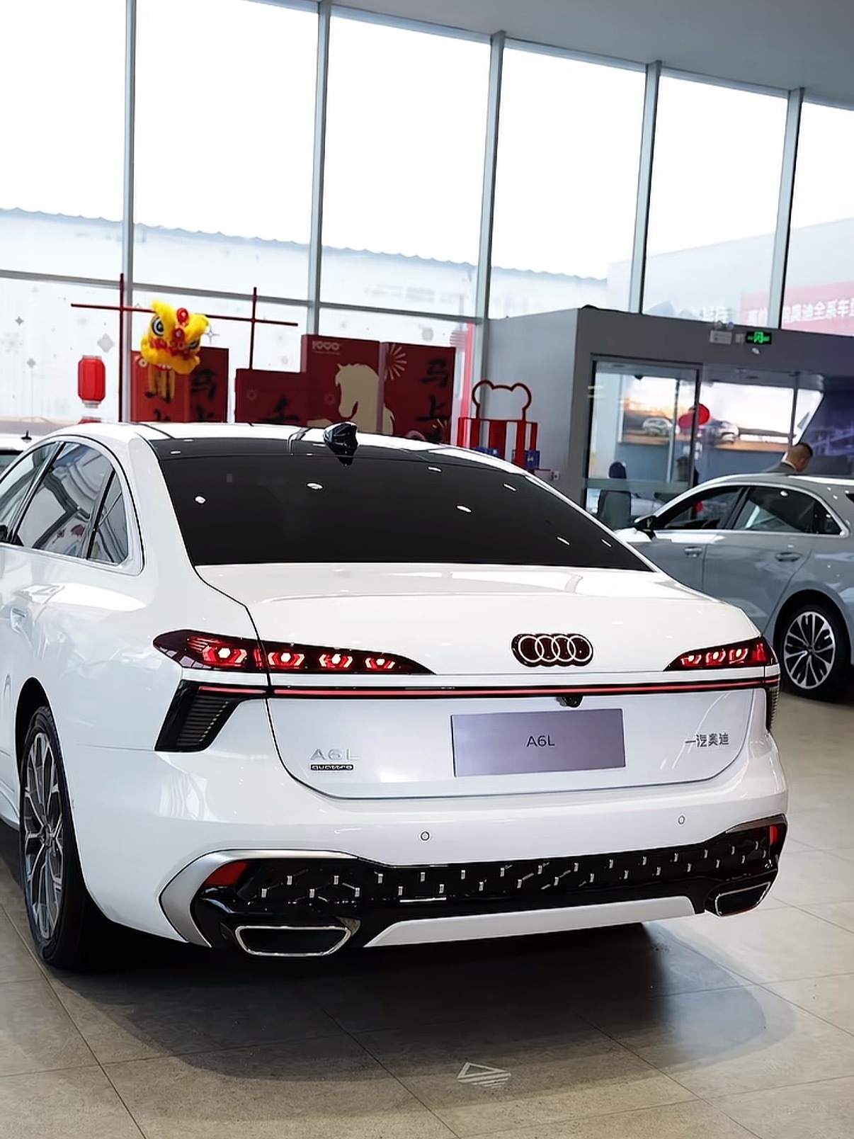 买白色奥迪A6L的都是狠人