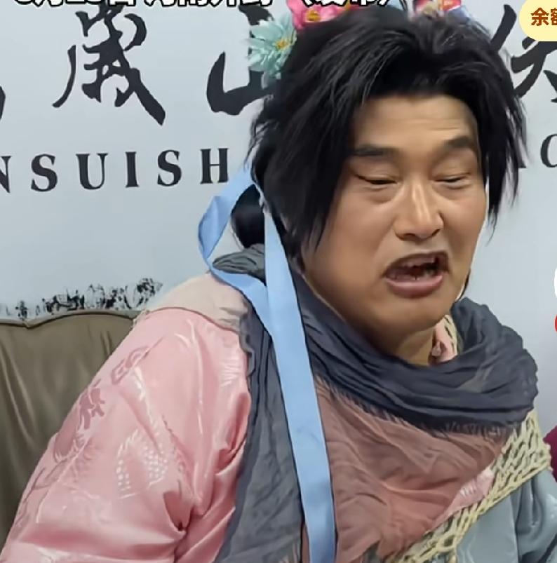 大衣哥朱之文风险意识还是太强了，游客让其推荐美食，高情商回答让一众游客恍然大悟