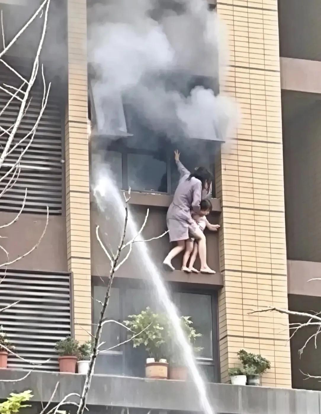 看了连云港这对母女，我立马做了这3个决定：第1.家里要备一些日常防火用品，防