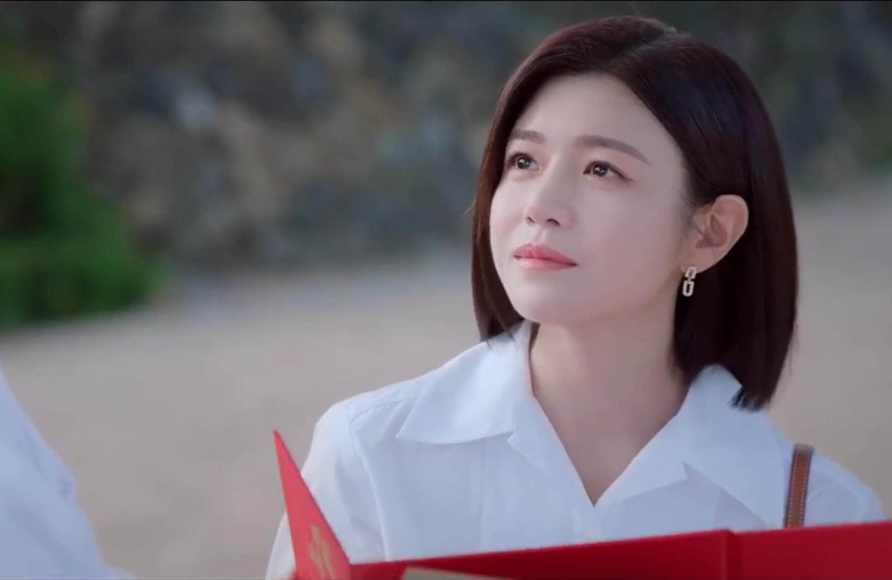 为什么岑矜听到李雾刚回国捐了书院时，会哭