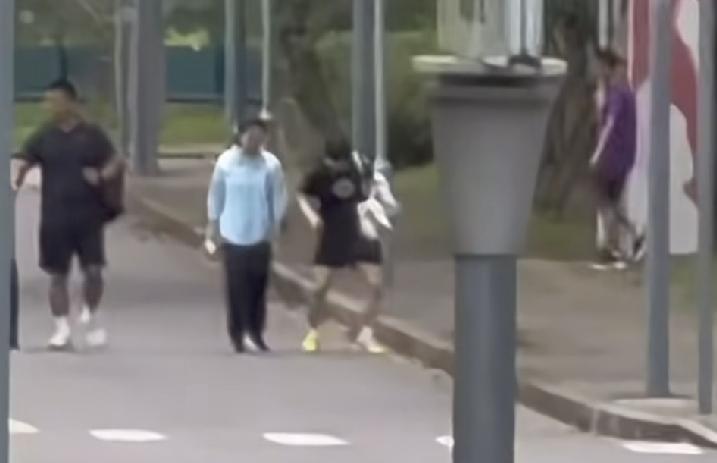 不是说封训很隐蔽吗？怎么还是有人拍到他们了。这次是什么社？是“内部社”还是