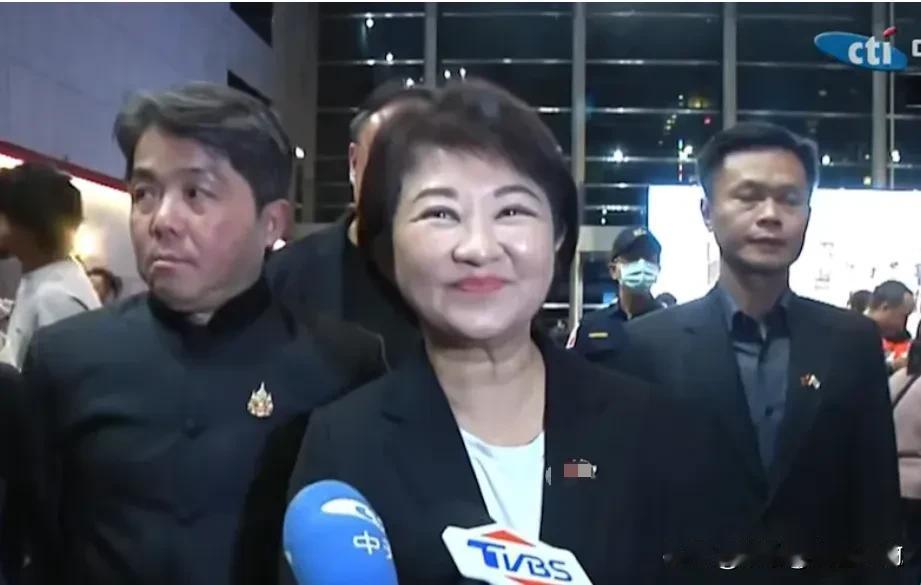 卢秀燕最新民调台中市民满意率竟然高达62℅！“非洲猪瘟”带来的忧郁一扫而光，脸上