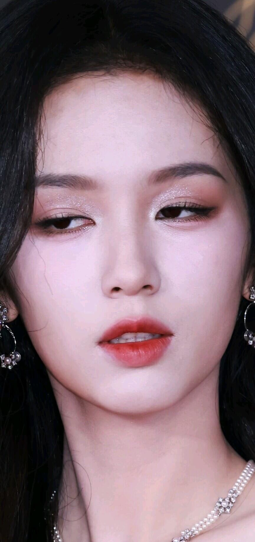 周也的嘴唇太迷人了