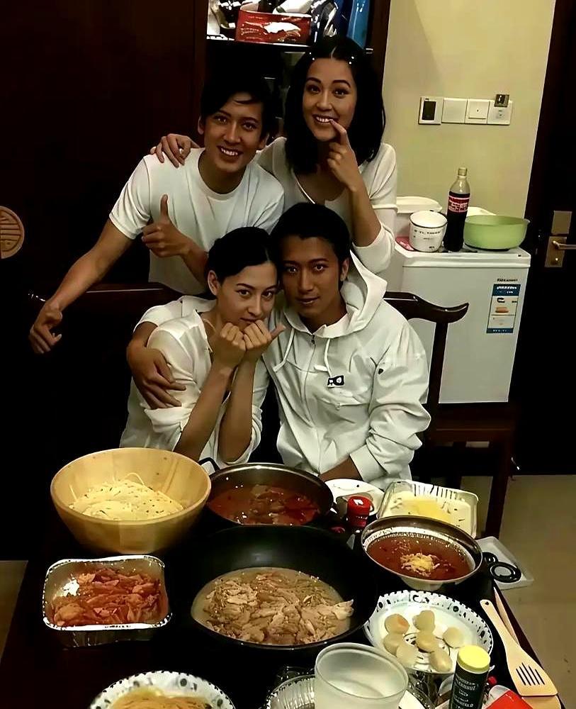 谢霆锋一根烤肠卖了15亿，张柏芝2小时直播就破亿。人家早就在你看不到的地方