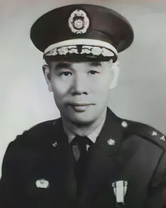 钟松（1900—1995），原名钟雍田，浙江松阳人，国民党陆军中将，黄埔二期炮兵