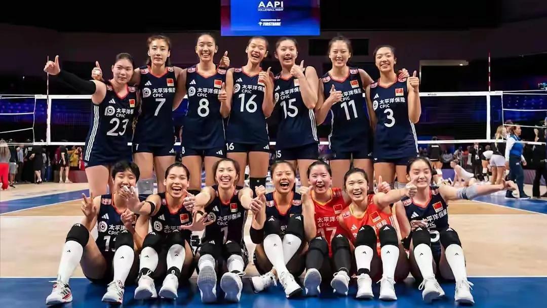 中国女排提前晋级总决赛！庄宇珊21分找回状态，张籽萱暴露小问题这场球，二传给副攻