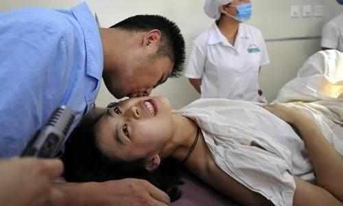 夫妻结婚多年没怀孕, 医生在她身上发现残留的东西