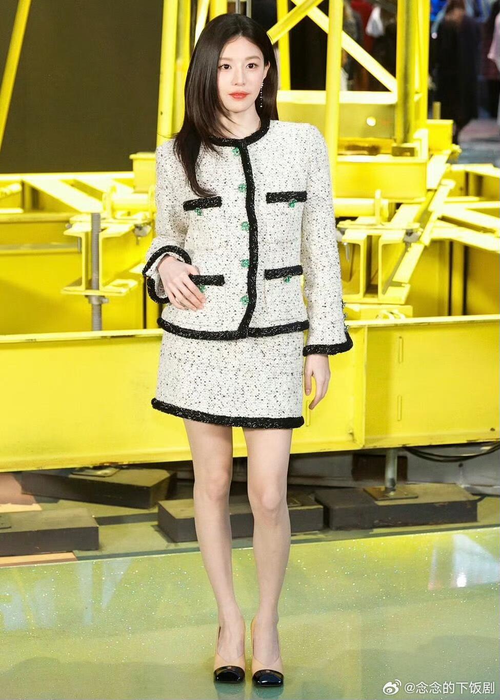 感受163cm的惊人比例圆身+包裹感超强的服装，但是完全hold住小香风驾驭起来