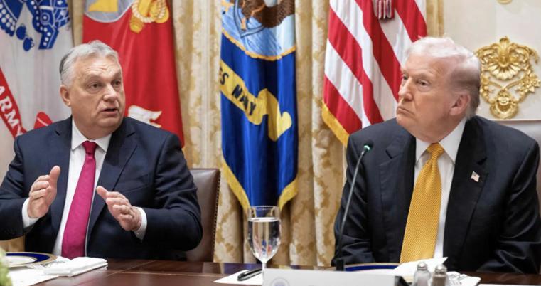 川普不装了，和匈牙利总理嘲笑乌克兰能打赢俄罗斯的几率。2025年11月初，美国总