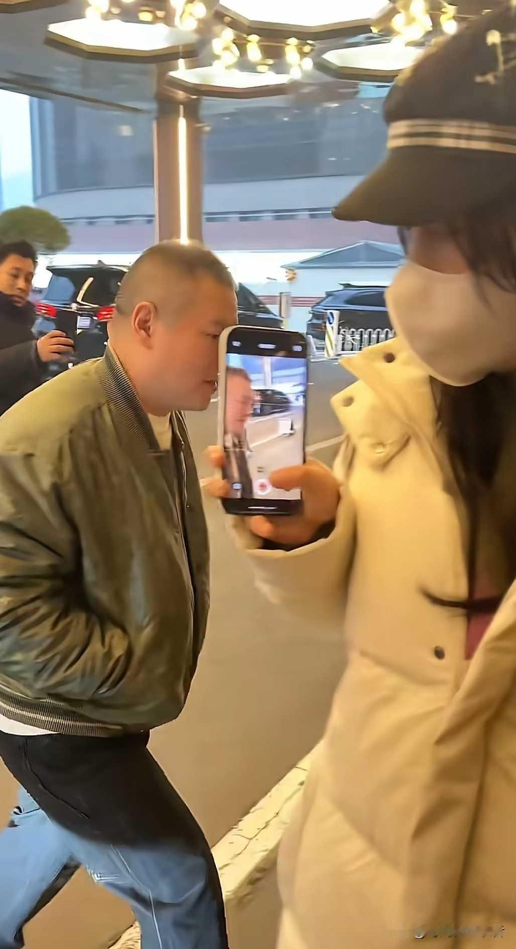 岳云鹏居然也有站姐，岳云鹏也是吃了郭德纲不上春晚的红利，岳云鹏作为郭德纲的徒弟也