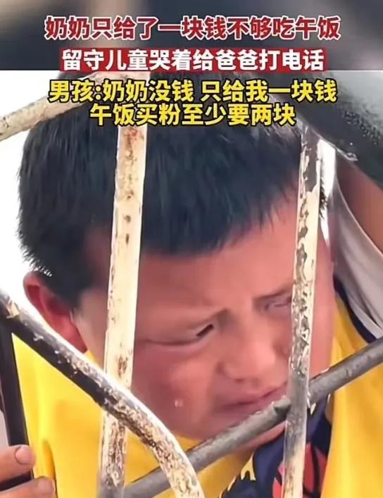 心酸！湖南，一个小男孩正在学校食堂默默哭泣，老师问他为什么哭，小男孩诉苦说：