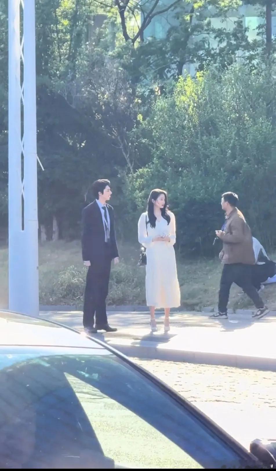 关晓彤在林一面前彻底实现高跟鞋自由，林一是薄底皮鞋，关晓彤是细跟高跟鞋，这含金量