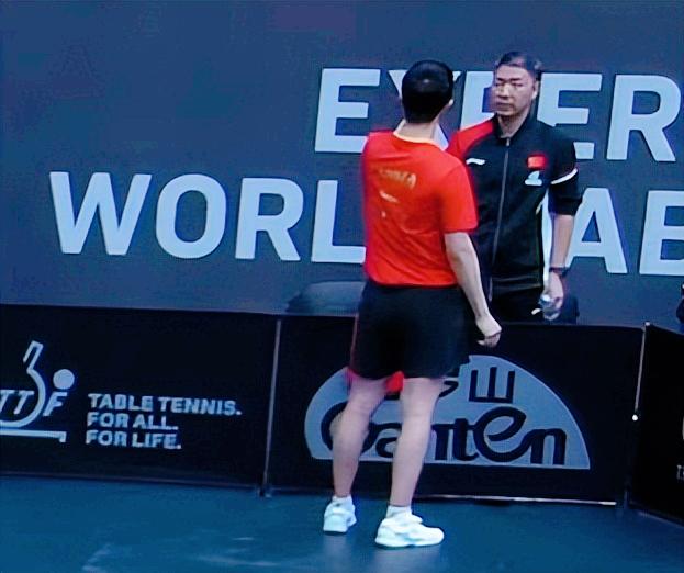 刘恒是不是在避嫌？他给陈垣宇做现场教练，给薛飞做现场教练，就是不给林诗栋做