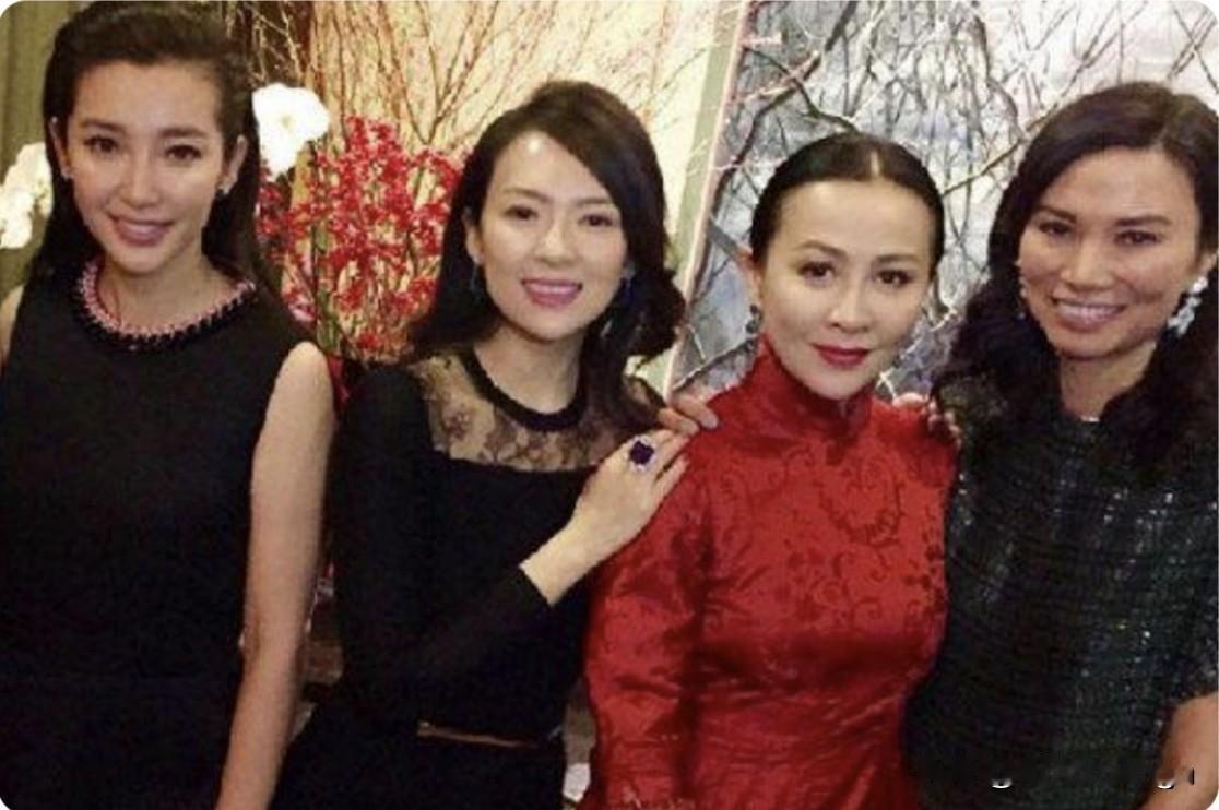 这四位大美女李冰冰、章子怡、刘嘉玲和邓文迪站在一起的同框照，那可真是像一场超豪华