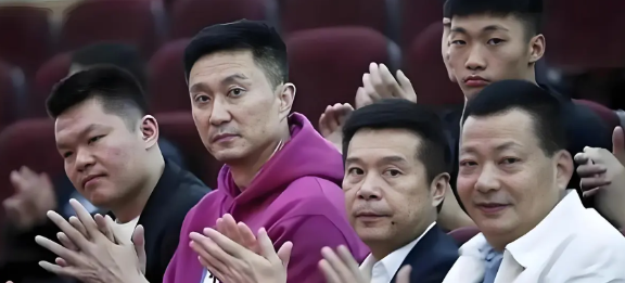 陈海涛大投入！今天下午，据CBA媒体人透露：广东男篮接近签下奎因，后者将得到税