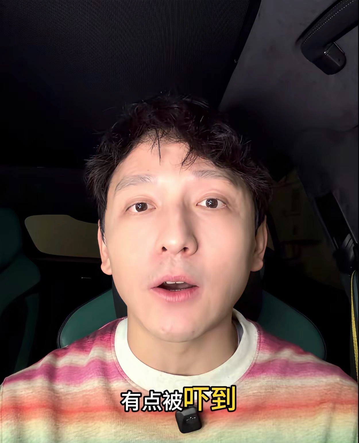 向佐向百克力道歉：对不起100遍！3月10日上海微短剧品质盛典，向佐身穿丝绒西装