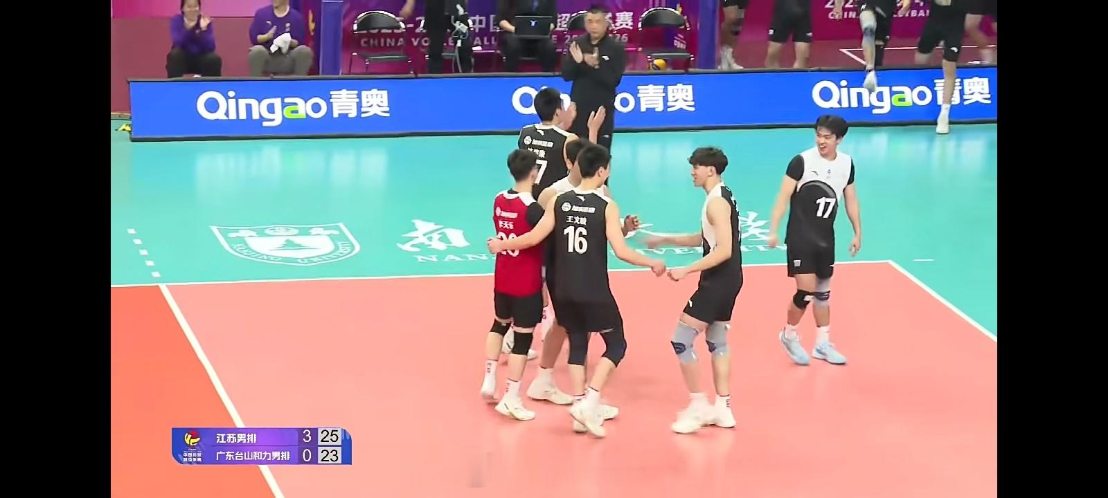 下班高峰期，江苏男排第三局拒绝被逆转，3比0广东男排！B组决赛第一场，深圳女排也