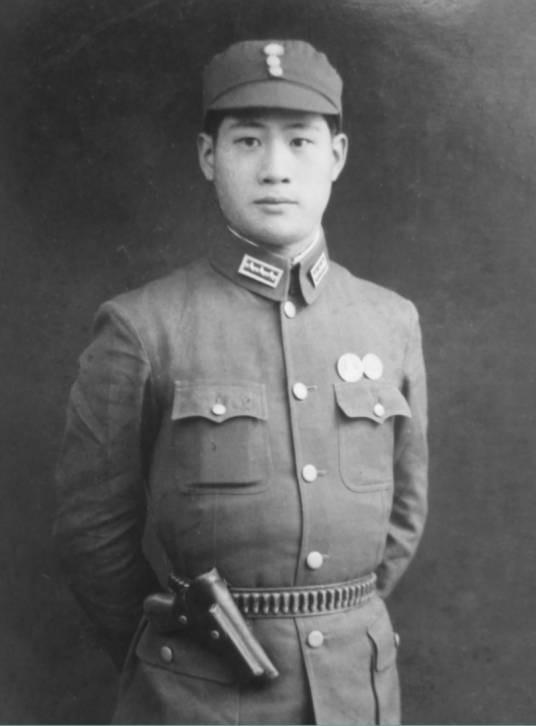 1950年1月30日清晨，一辆插着木牌的囚车驶过台北泉州街四巷。车上的人五花