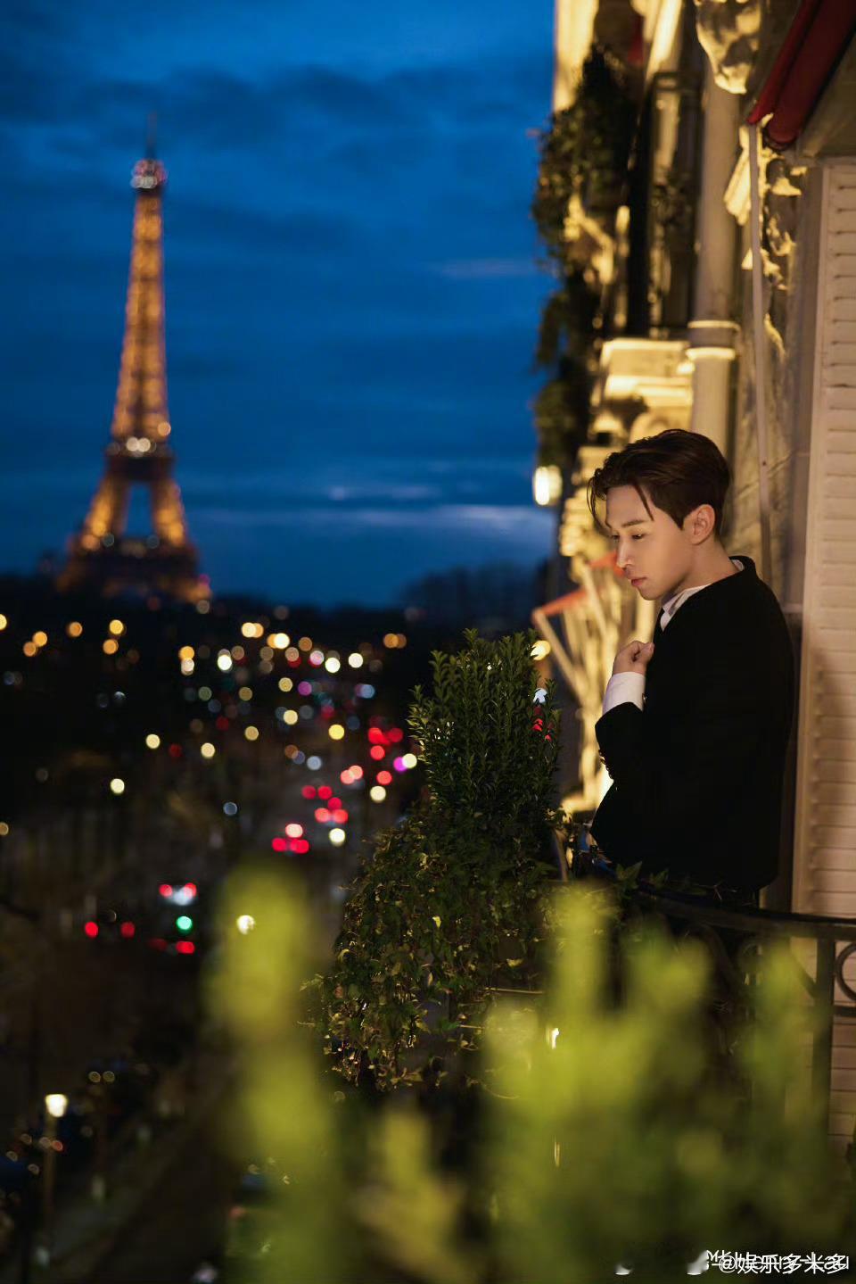 刘宪华18年前就长这样刘宪华这颜值是吃了防腐剂吧！巴黎时装周全程状态拉满，机场