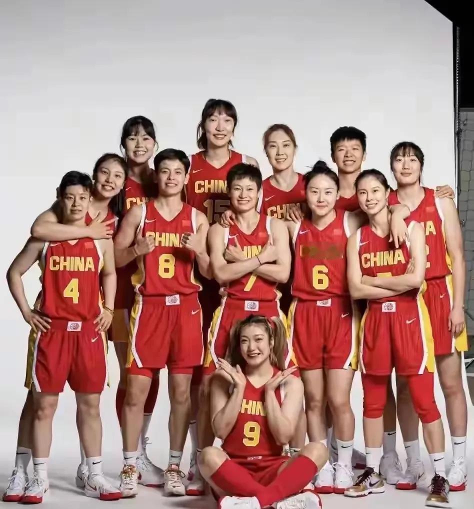 中国女篮世界杯12人名单核心看点：🏀绝对核心：·李月汝（留洋WNBA