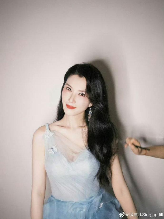 徐洁儿一公不是垫底乘风2026真的被徐洁儿的和声戳中，温柔又有力量，舞台质感瞬间