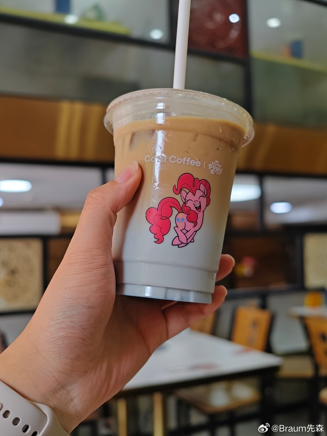 按教的方法，两块钱点了杯库迪咖啡，鹅妹子嘤。​​​