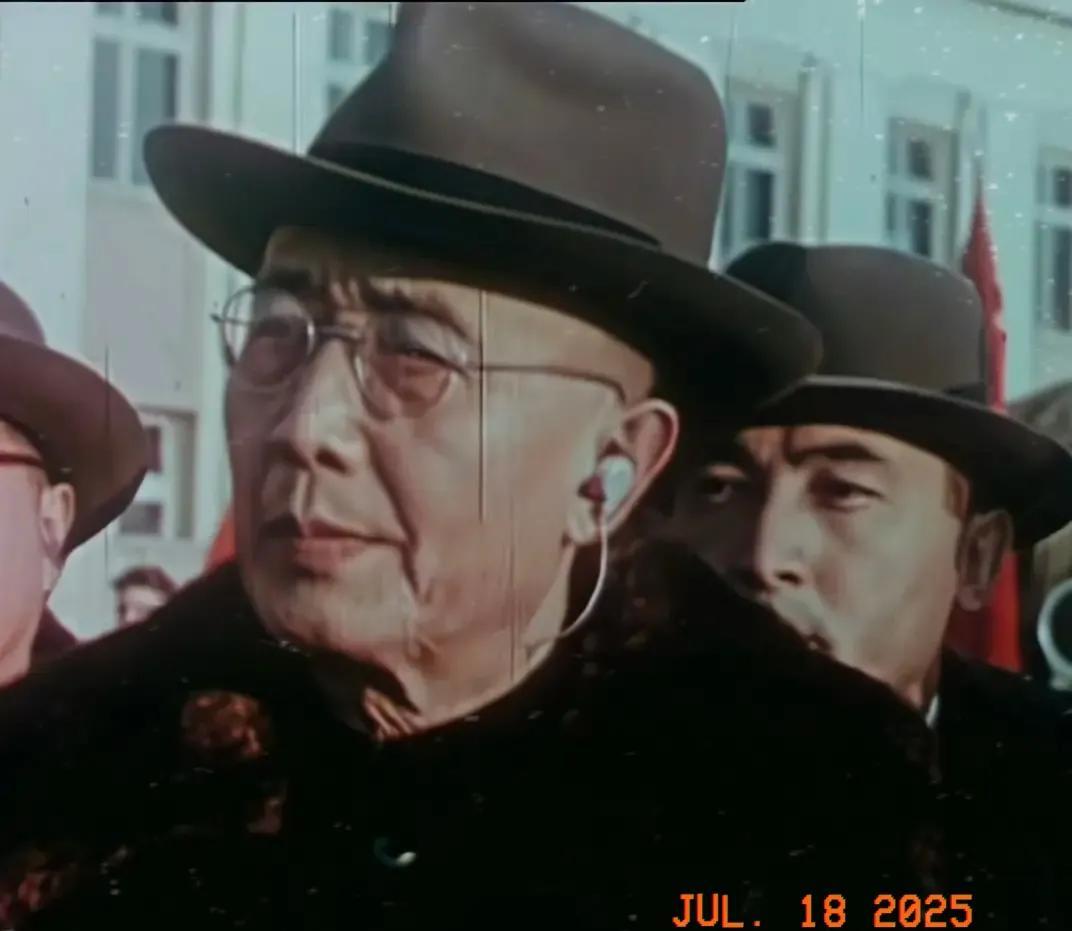 一张珍贵的照片。1957年，郭沫若在莫斯科红场参加庆祝10月革命40周年时，留