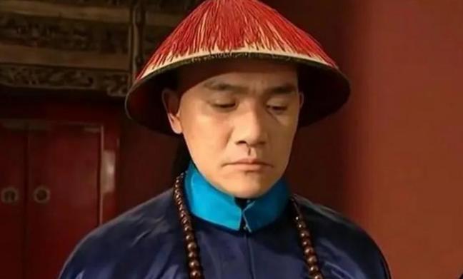 雍正折腾人很有一手，尤其是对老八胤禩。按照旧制，新皇登基，王府要升格为宫。