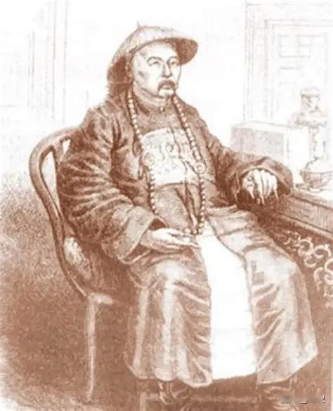 1877年，兰州街头，左宗棠微服私访，街角风吹起一面木制招牌，上面赫然写着“天下