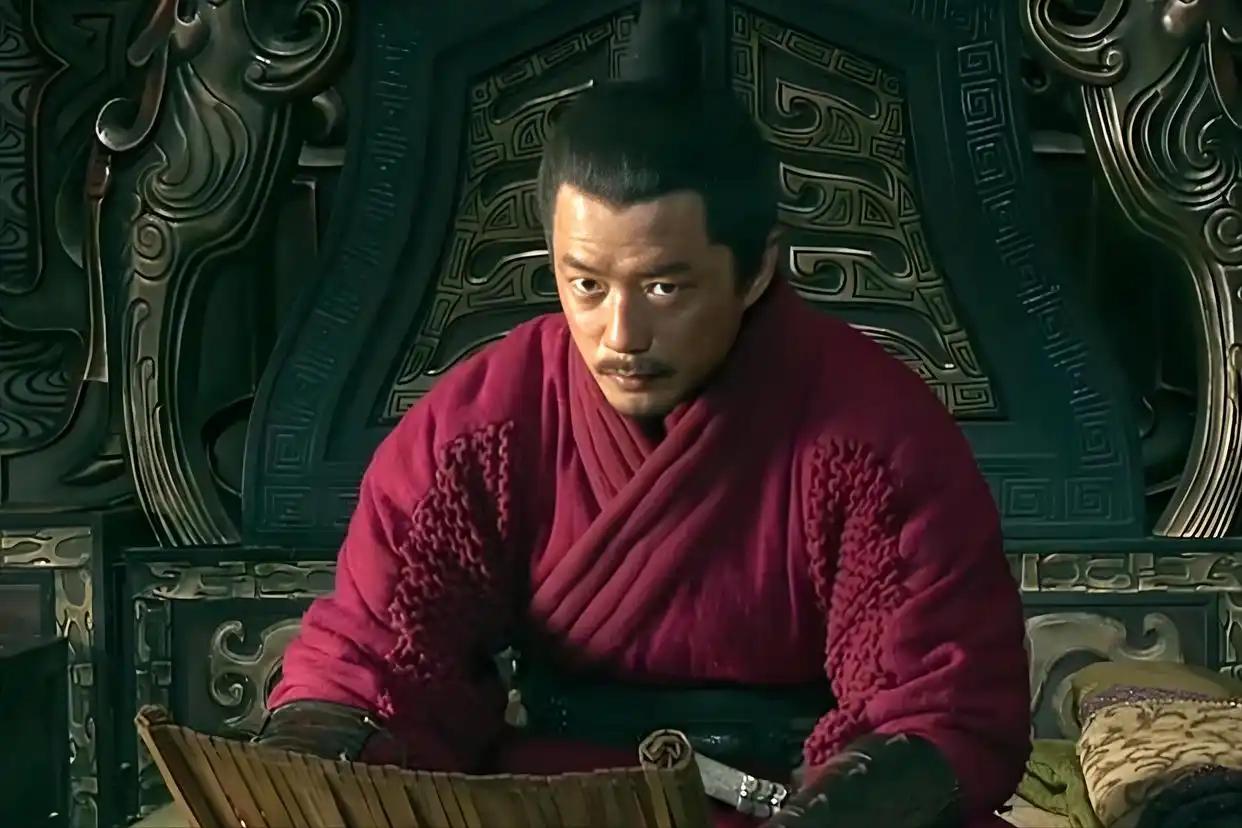 汉四年，韩信平齐，手握三十万大军，成为刘、项之外最大的一股势力。项羽派武涉去