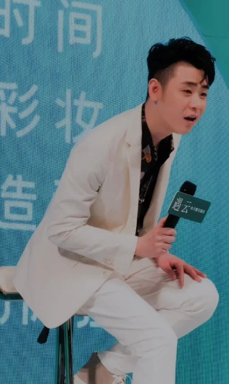 磊檬“小甜蜜”-关于“憨憨”主持人：说到“憨憨”大家都同意磊磊：什么是“憨憨