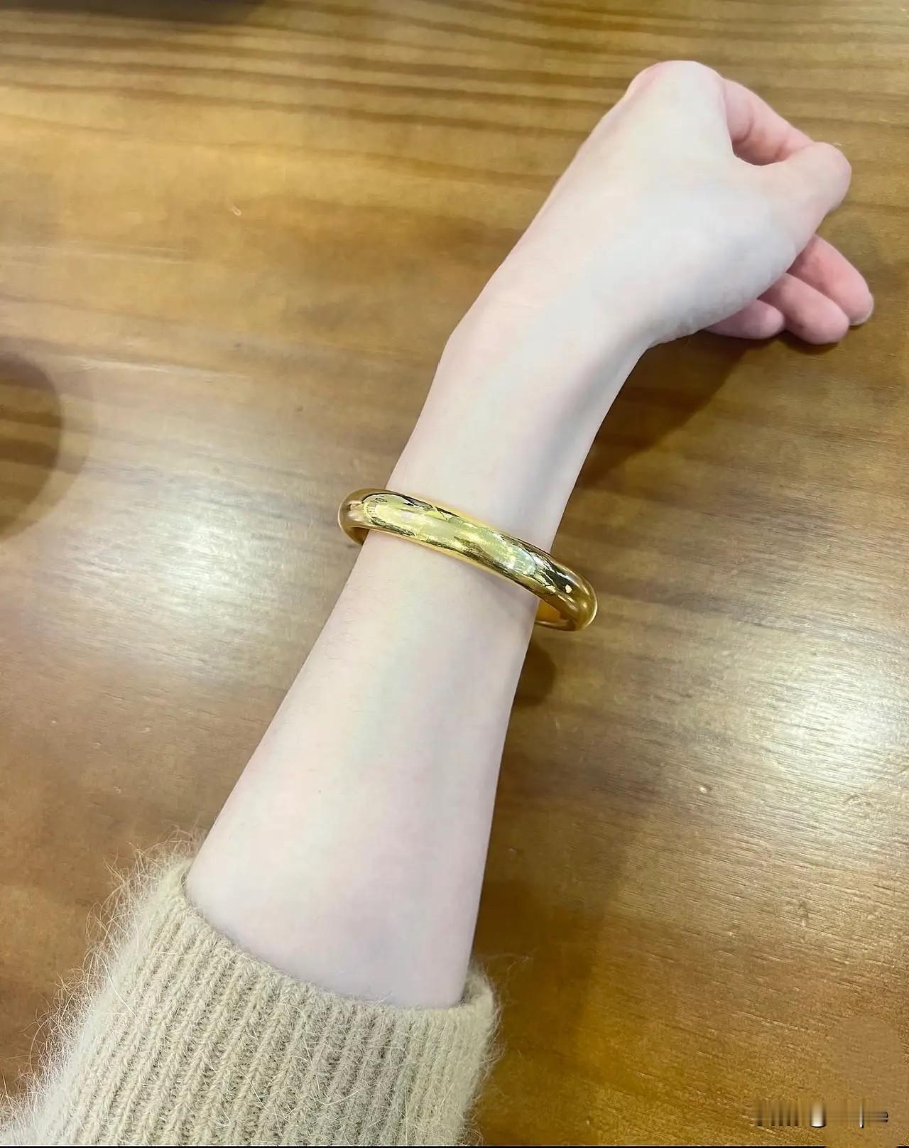 金价疯涨破纪录！金店看客扎堆、回收店排队，这波操作藏着大真相11月30日