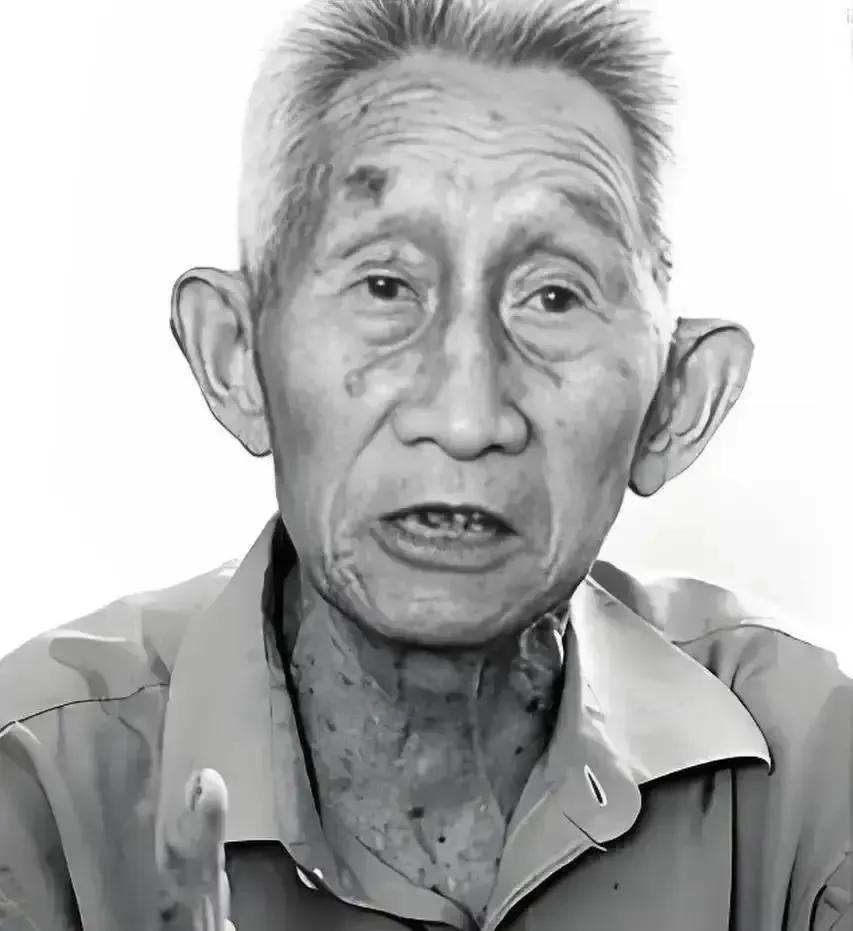 1937年，吴士良被鬼子抓去据点里杀鸡，一刀下去鸡血溅得满地都是，旁边那个胖鬼子