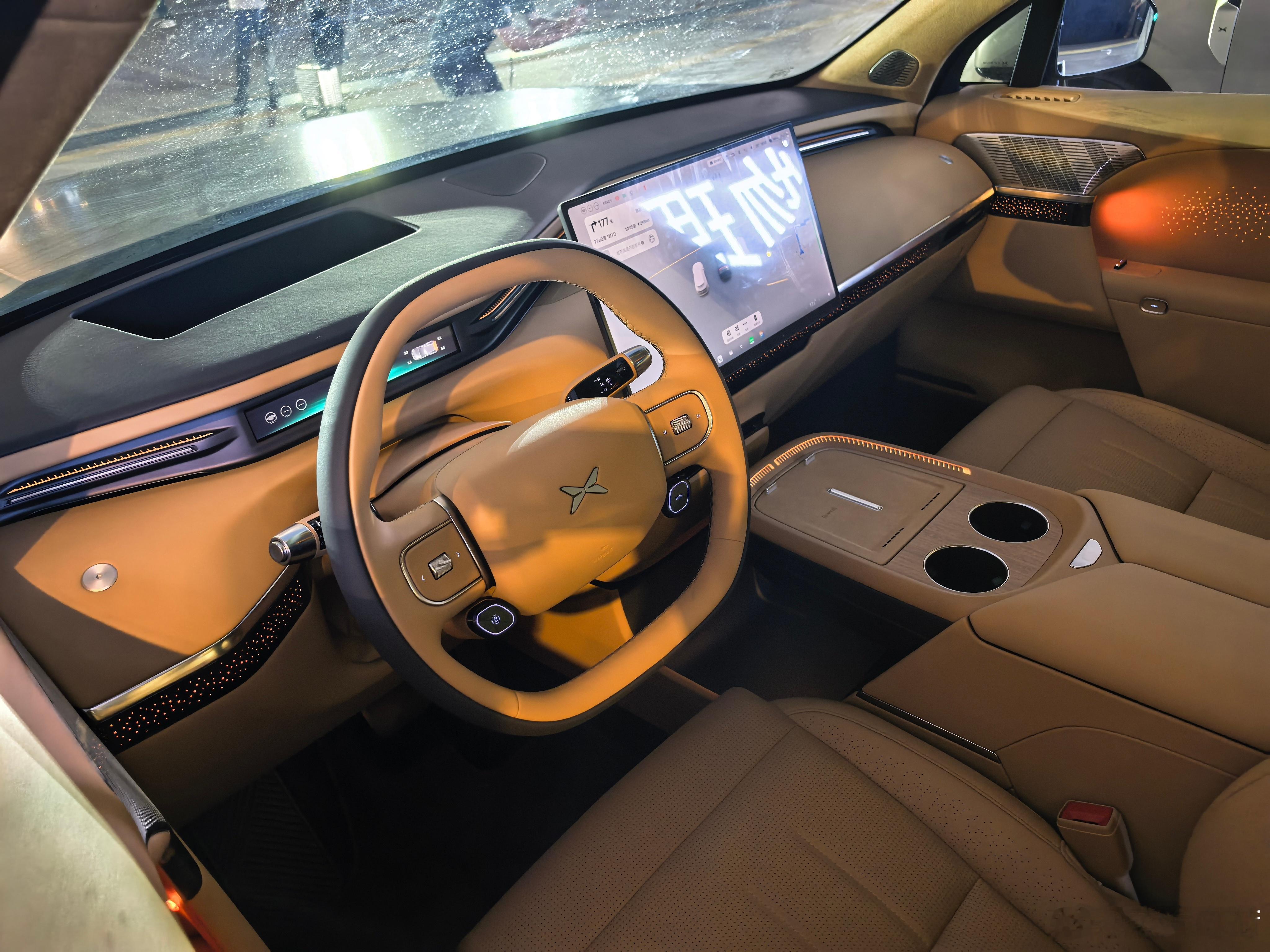 小鹏GX预售39.98万，价格出来时，左右2边的媒体朋友，同时说出了完全相反的2