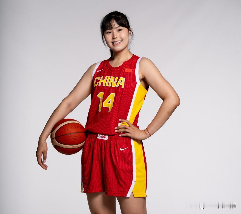 。李月汝在美国征战WNBA，需要更换护照，新旧证件在跨境邮寄的过程当中意外