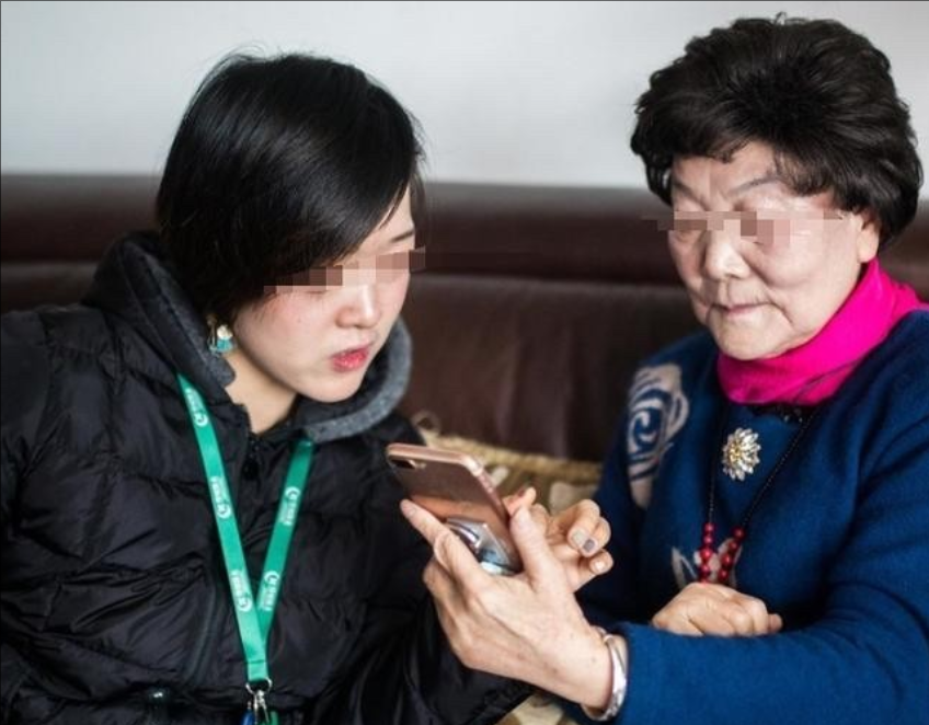 女儿啃老15年，母亲以死相逼求找工作，女儿自尽后母亲看到存款泪奔“你看看你，