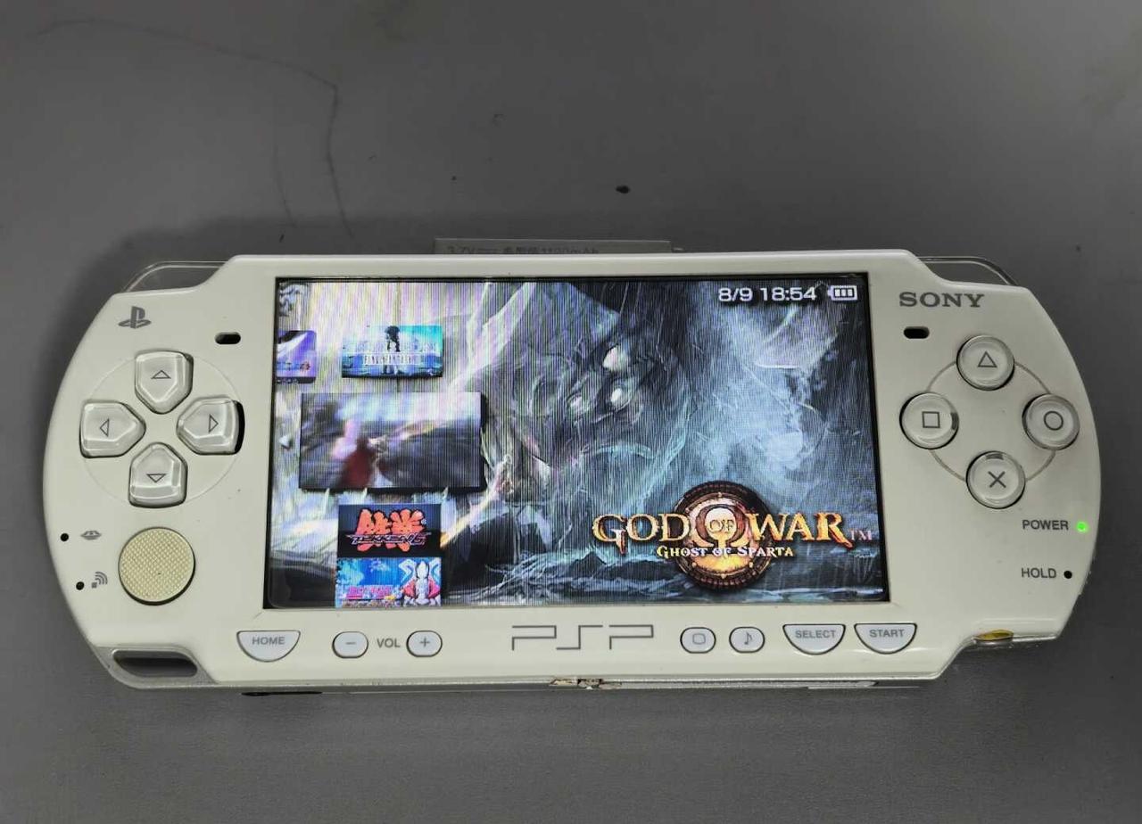 我的PSP2000复活啦前段时间收拾家里居然翻出来十几年前买的PSP2000