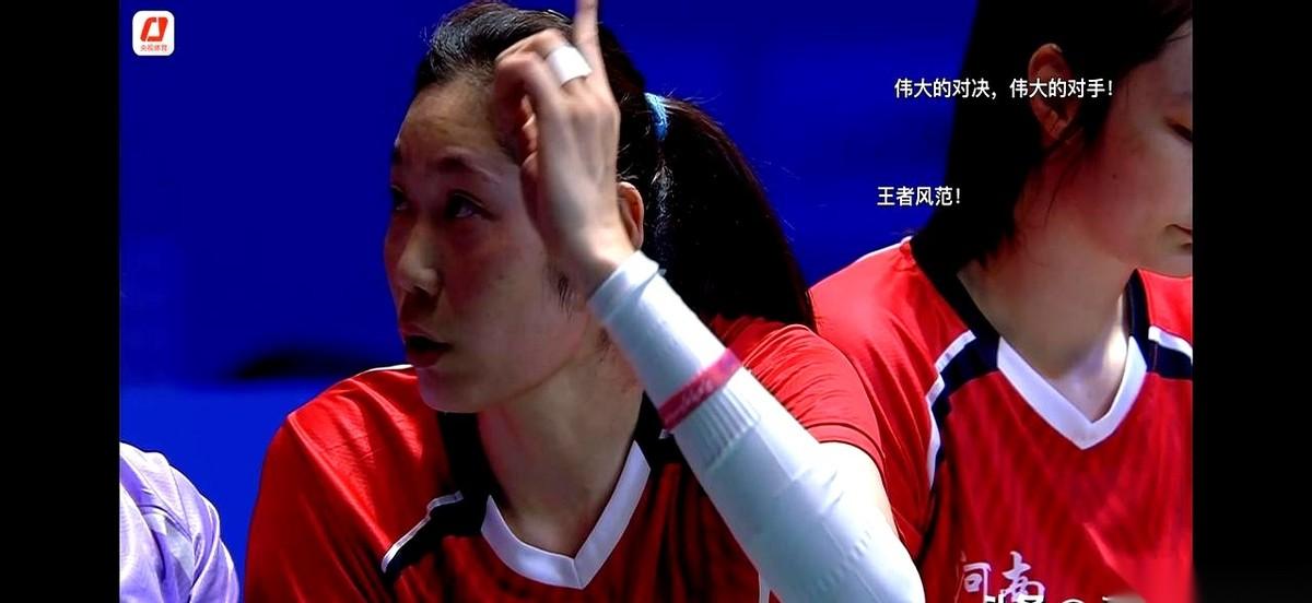 说句扎心的话，朱婷这次回河南队，打的不是排球，是寂寞。一个人，扛着一支队伍往前