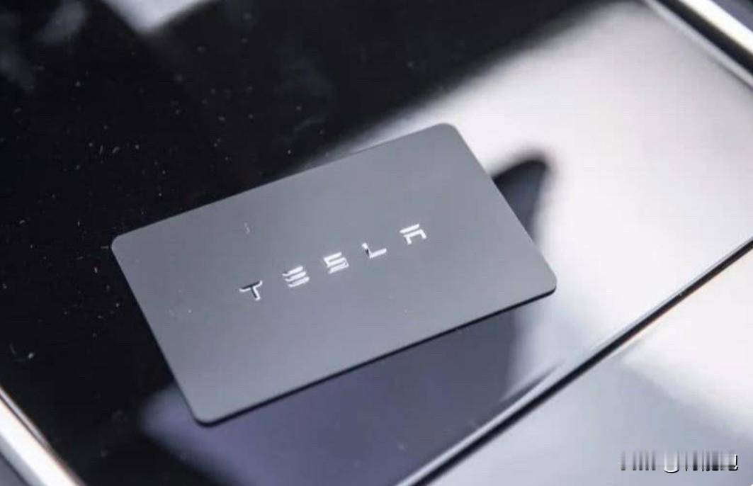 提车两年多，今天才知道我的卡片钥匙一直放错地方了。之前习惯把卡片随手丢中控台，