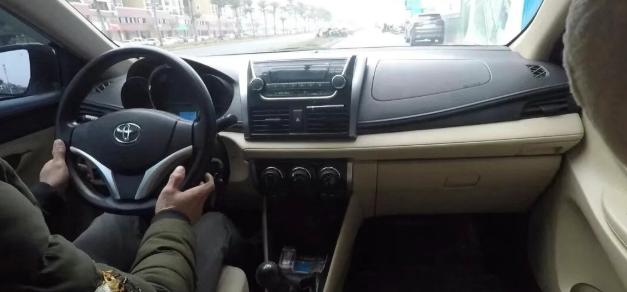 我表哥，十年换了4辆车，从国产到合资，从燃油到混动，踩坑无数。上个月喝酒，他拍着