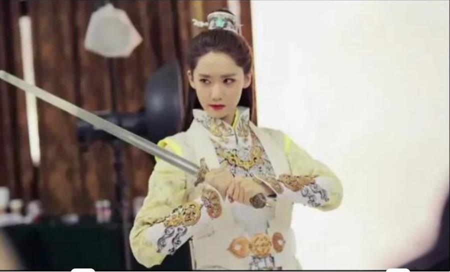在古代，有个叫杨万石读书人，虽有老婆，但40岁仍没有孩子，就纳了个妾，但因为怕老