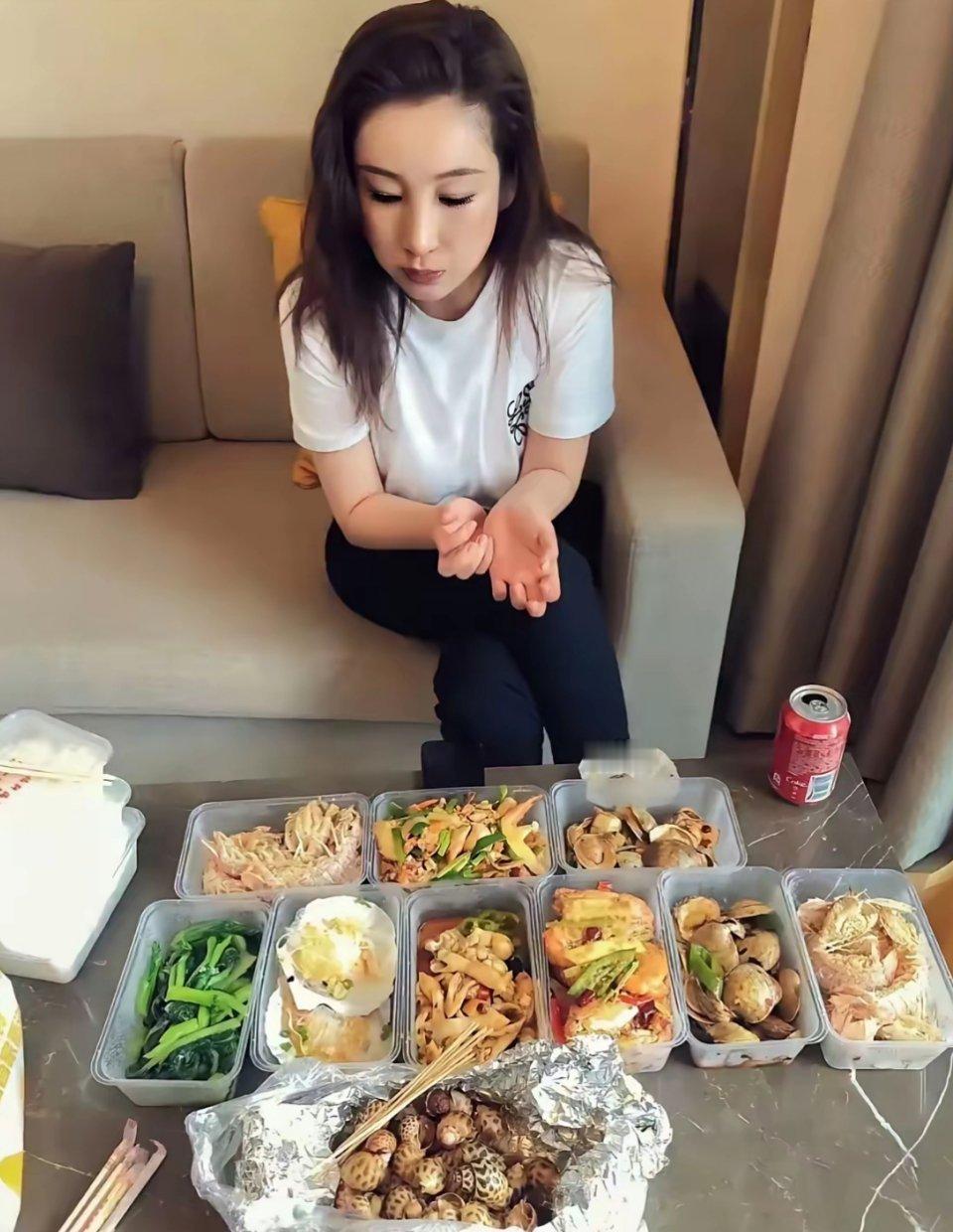 明星这顿饭估计顶我十天工资了