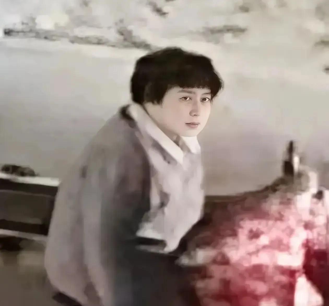 平顶山郏县这件事，最拎不清的就是坐在地上的杨大妈。人没受伤，佯装坐在地上不起来。