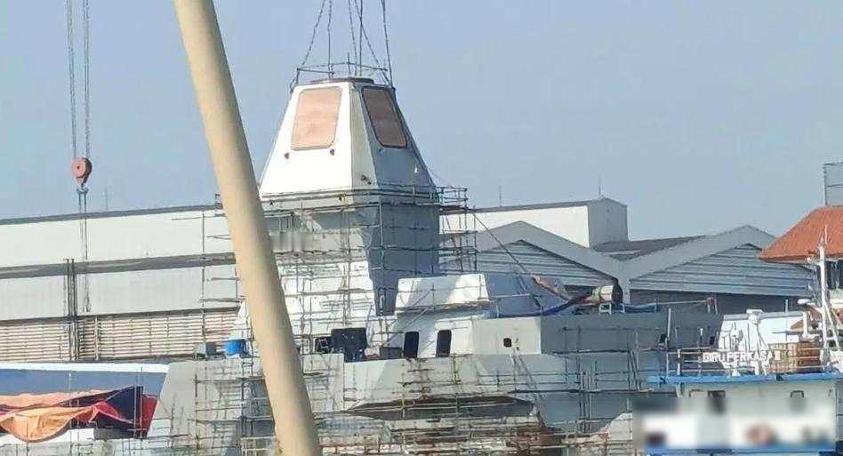 印尼自建6600吨全柴大护下水，比054B还要大，64单元垂发火力凶猛近日，印