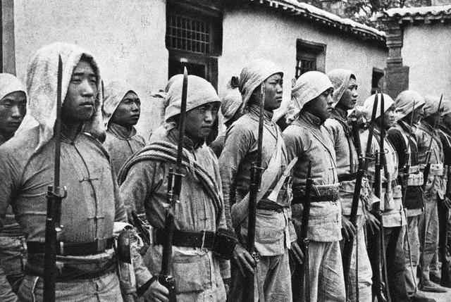 1944年，“大汉奸”郭绍绪邀请日军高官在家中吃饭。喝的正酣时，伙计喊了一声：“