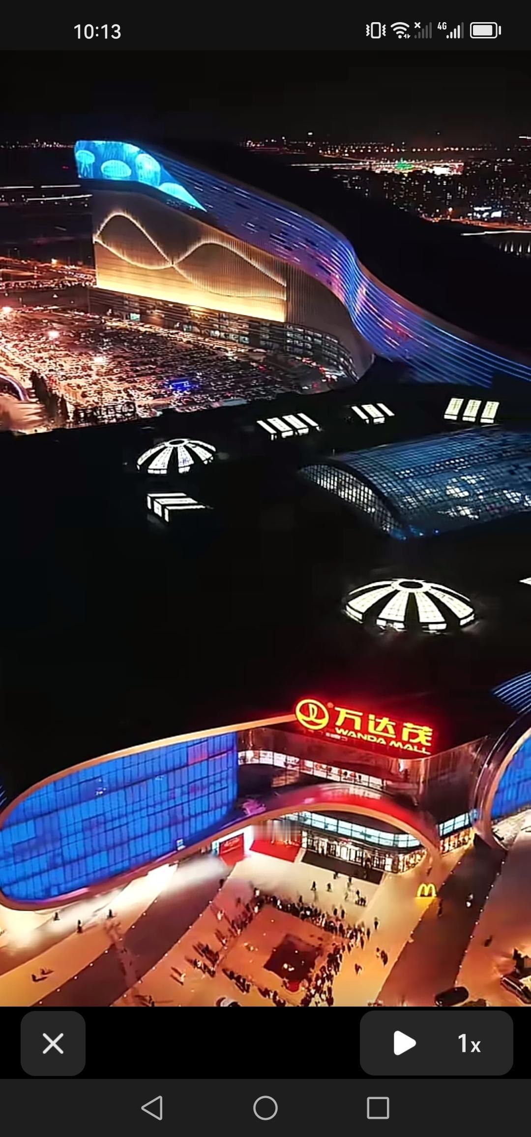 12月25号，东北最大的超级商场——长春市万达茂开业，现场人山人海，热闹极了！