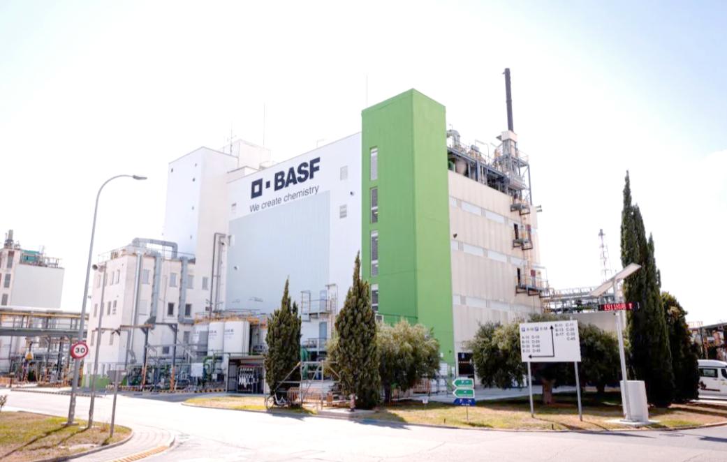 中方苦口婆心劝过多少次？欧洲执意一条道走到黑，如今终于尝到大亏！德国巴斯夫官