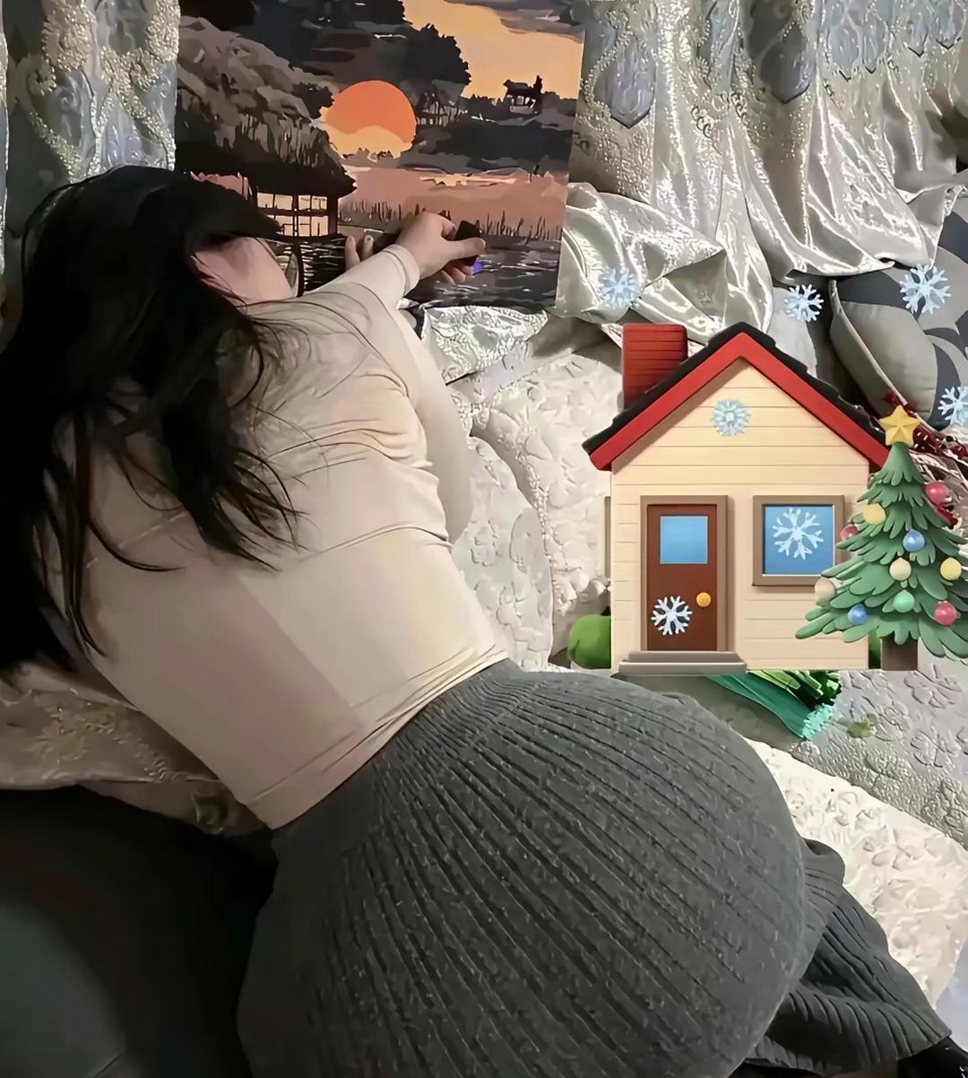 姐姐这身材也太绝了！米色上衣将曼妙曲线完美勾勒，灰色紧身裤下腰臀线条如波浪般流畅