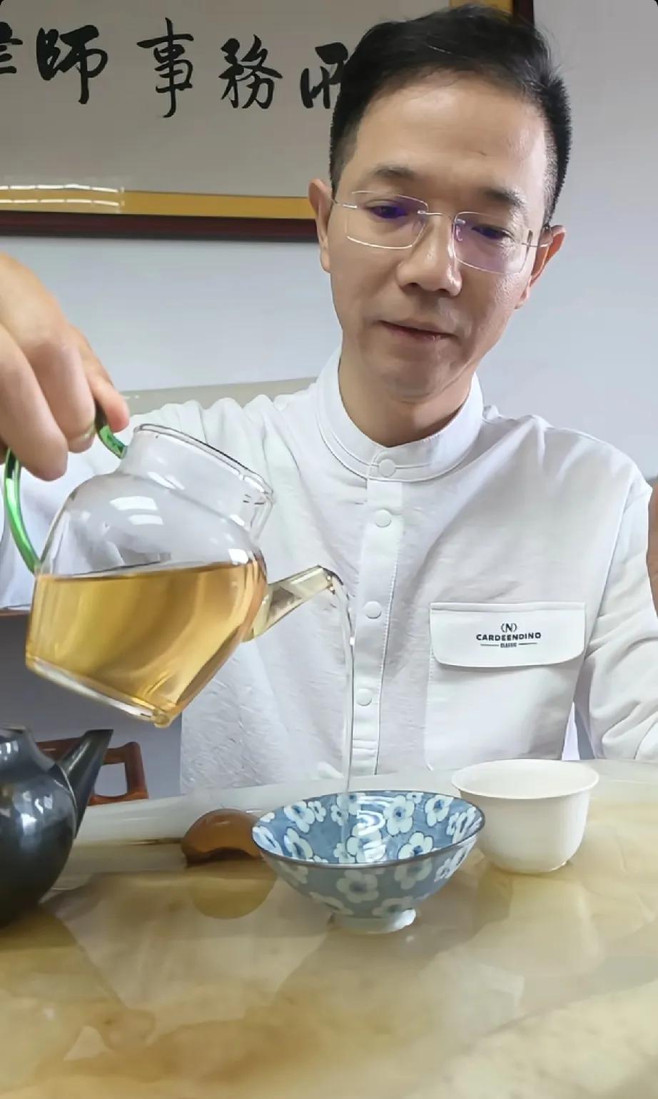 等待战斗的信号，李律最近的表现，加上许敏的一些异常表现，我们可以推测未来的一段时