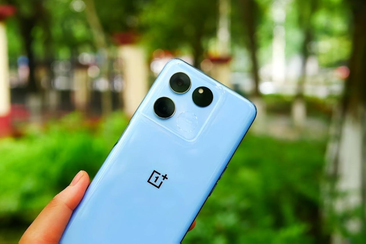 现在“阉割”成风，品牌们这操作，真让人摸不着头脑。就说3000元价位的手机，看着